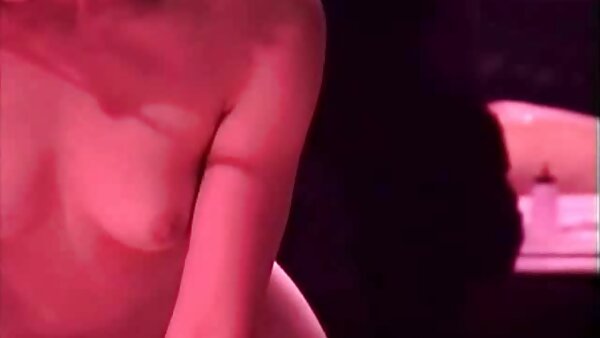 Oben-ohne-Küken in zerrissenen Strumpfhosen bekommt ihre Muschi bestraft reife frauen sexbilder