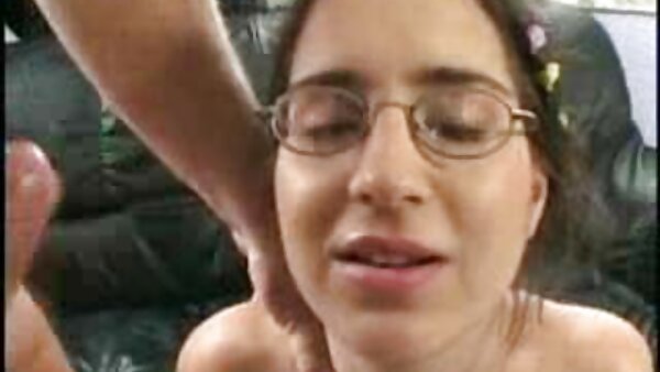Das hübsche Küken Tina May hat leidenschaftlichen Sex vor der geile reife frauen porn Kamera