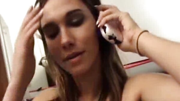 Anon Küken in schwarzen reife frauen beim sex videos Strümpfen bekommt ihre Muschi von lilahaarigen Mädel geleckt