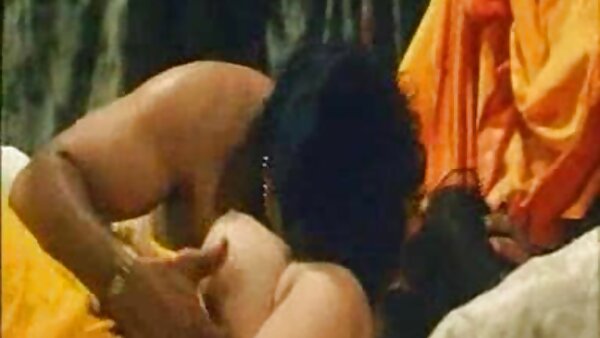 Die vollbusige Japanerin Jun Rukawa wird in einem geilen Dreier-Sexvideo intensiv geilereifeweiber gefingert